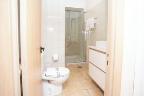 Hair dryer, bidet, towels, soap - Rio Sol Apartment in Sarria -157 m²- Up to 8 pax (Sarria)