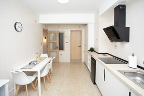 Private kitchen - Rio Sol Apartment in Sarria -162 m²- Up to 8 pax (Sarria)