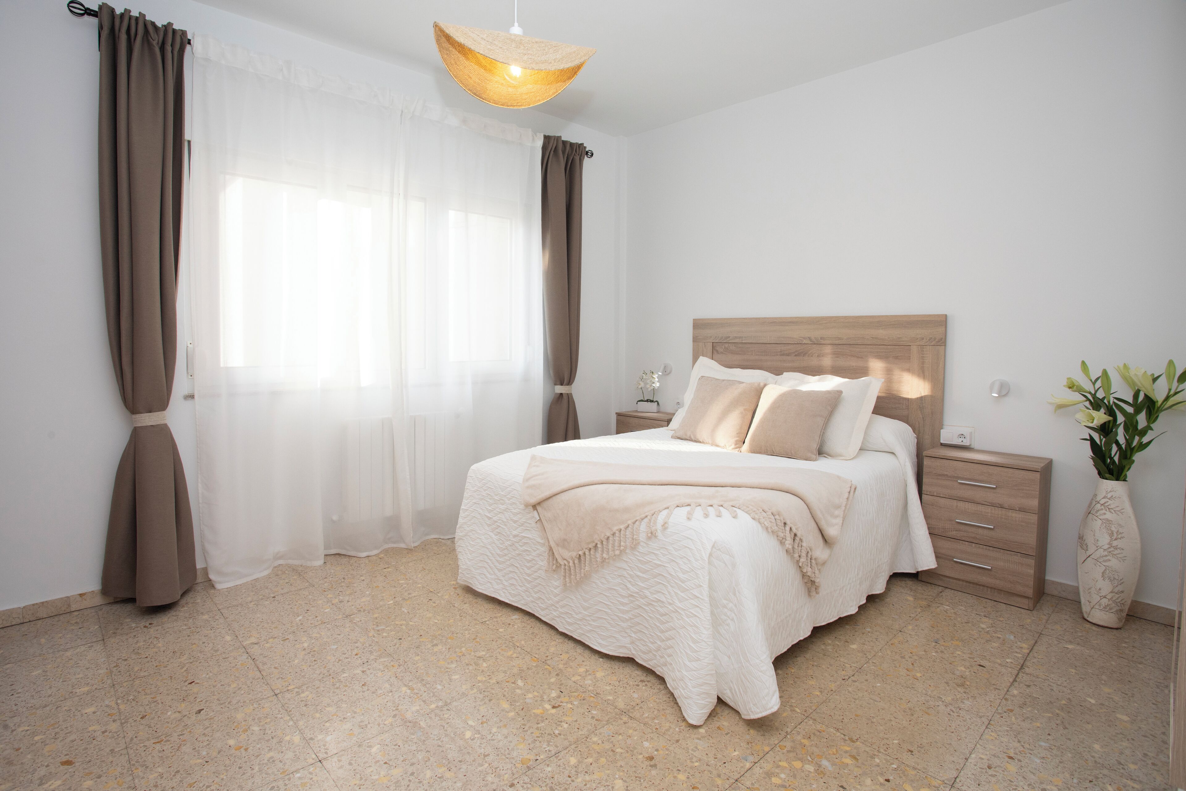 5 slaapkamers, een strijkplank/strijkijzer, wifi, beddengoed