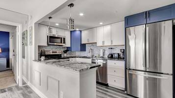 Coffee/tea maker, fridge, microwave, oven