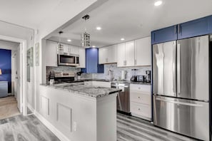 Coffee/tea maker, fridge, microwave, oven - 9400 Building #1106 (Ocean City)