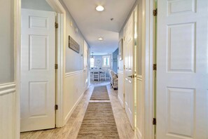 Interior - Astoria 104, Rooftop Pool, All Linens and Towels included!, 2 min walk to beach (Ocean City)