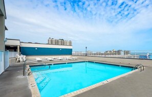 Pool - Astoria 104, Rooftop Pool, All Linens and Towels included!, 2 min walk to beach (Ocean City)