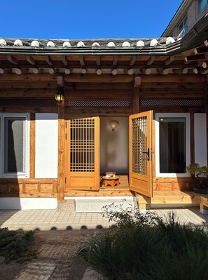 Exterior detail - Stay moonee / 100yr Hanok / Gyeongbokgung/ Bukchon (Seoul)