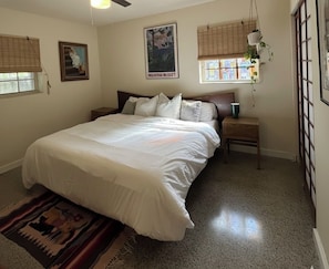3 bedrooms, WiFi, bed sheets - Tropical Mid-Century Modern Paradise w/ Gated Yard (Fort Lauderdale)