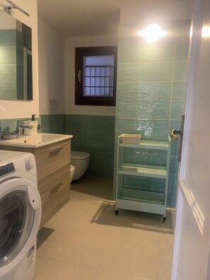 Apartment, Garden View | Bathroom - Casa Elicriso (Porto Taverna)