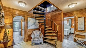 Interior - Cozy Oceanside 3-bedroom house in fabulous Avon with incredible ocean views. (Avon)