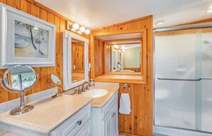 Shower - Cozy Oceanside 3-bedroom house in fabulous Avon with incredible ocean views. (Avon)