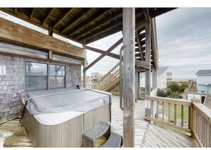 Terrace/patio - Cozy Oceanside 3-bedroom house in fabulous Avon with incredible ocean views. (Avon)