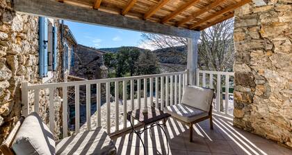 Les Hauts d'issensac: gite proche st guilhem le desert avec pisicne et plages privées Hérault