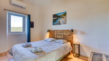 5 habitaciones, tabla de planchar con plancha, wifi y ropa de cama