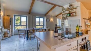 Refrigerador, microondas, horno, placa de cocina