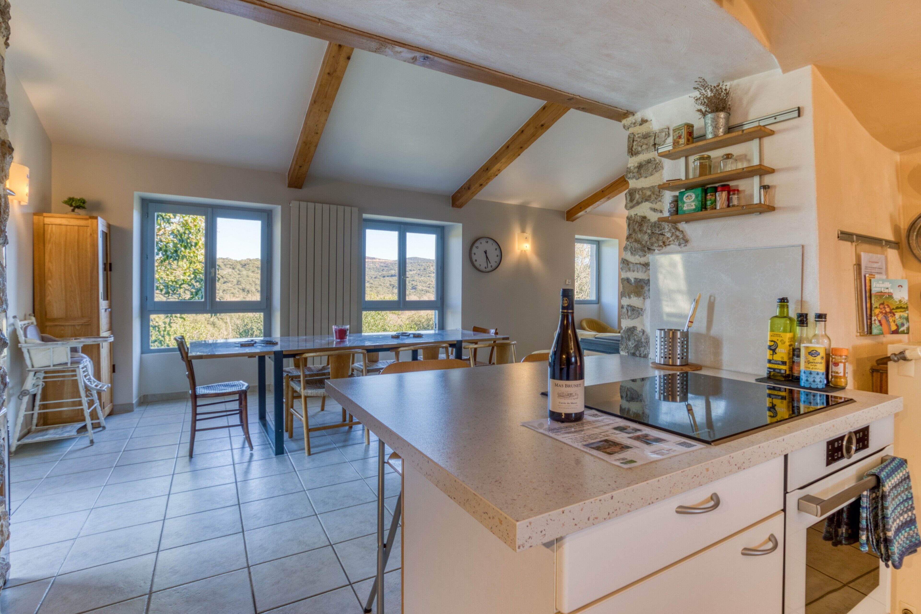 Kylskåp, mikrovågsugn, ugn och spishäll