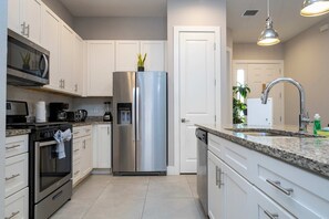 Fridge, microwave, oven, stovetop - 4BR Disney-Themed Townhome (kissimmee)