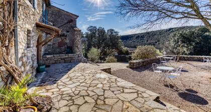 Maison de campagne « Domaine Les Hauts dâIssenssac » : vue montagne, Wi-Fi, climatisation