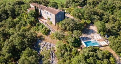 Maison de campagne « Domaine Les Hauts dâIssenssac » : vue montagne, Wi-Fi, climatisation