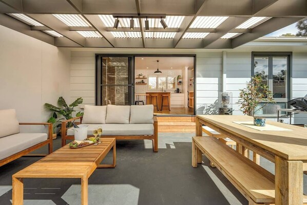 تناول الطعام بالخارج