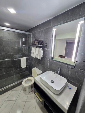 Shower, hair dryer, towels, soap - Condo at the Mystic (Ocho Rios)