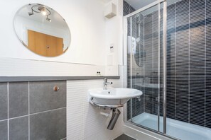 Classic Apartment | Bathroom - Old Prestwick Point (Prestwick)
