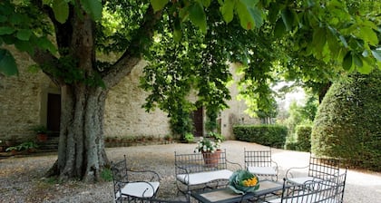 Villa Gemma-Barberino di Mugello with Lake View, Private Pool, Wi-Fi. Sleeps 6/8