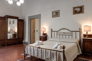 5 Schlafzimmer, Bügeleisen/Bügelbrett, WLAN, Bettwäsche
