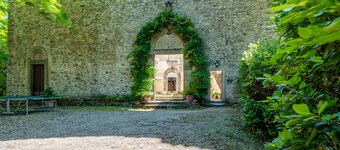 Villa Panzano-Barberino di Mugello with Lake View, Private Pool & Wi-Fi. 6/8 guests.