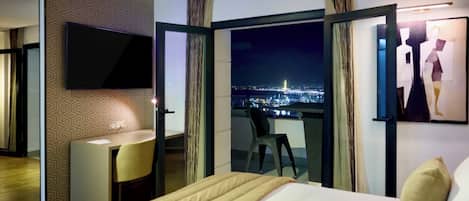 Sengetøy av topp kvalitet, minibar, safe på rommet og skrivebord