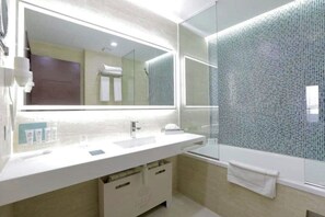 Standard Double or Twin Room | Bilik Mandi | Kelengkapan dandanan diri percuma, pengering rambut, tuala disediakan 
