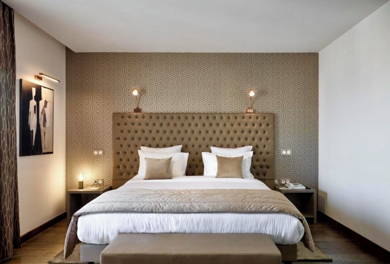 Standard-Doppel- oder -Zweibettzimmer | Zimmersafe, Schreibtisch, laptopgeeigneter Arbeitsplatz