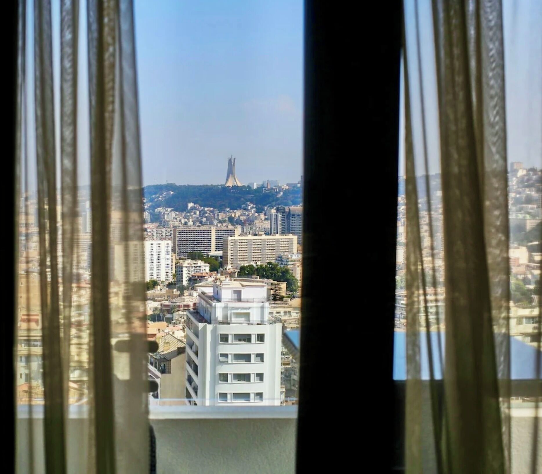 Hochwertige Bettwaren, Minibar, Zimmersafe, Schreibtisch