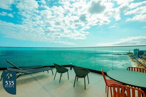 Outdoor dining - Experience the city of Salvador steps by the beach (Salvador)