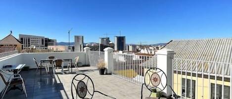 屋外ダイニングエリア