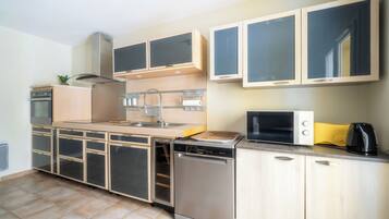 KylskÄp, mikrovÄgsugn, ugn och spishÀll