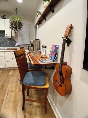 Interior - Cozy Downtown Cottage - Free Parking and Pet Friendly! (Wilmington)