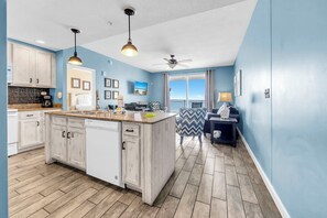 Interior - 🏖️Beachfront | Gulf Views | 2BR Sterling Reef 505🏖️ (Panama City Beach)