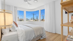 4 bedrooms, iron/ironing board, WiFi, bed sheets - Pearl House - Coastal Luxury Retreat with Pool - Walk to Beach (Kingscliff)