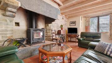 TV, fireplace, stereo