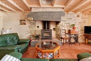 TV, fireplace, stereo