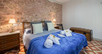 Casa Cal Cot – Renovated Historic Home Near the Beach