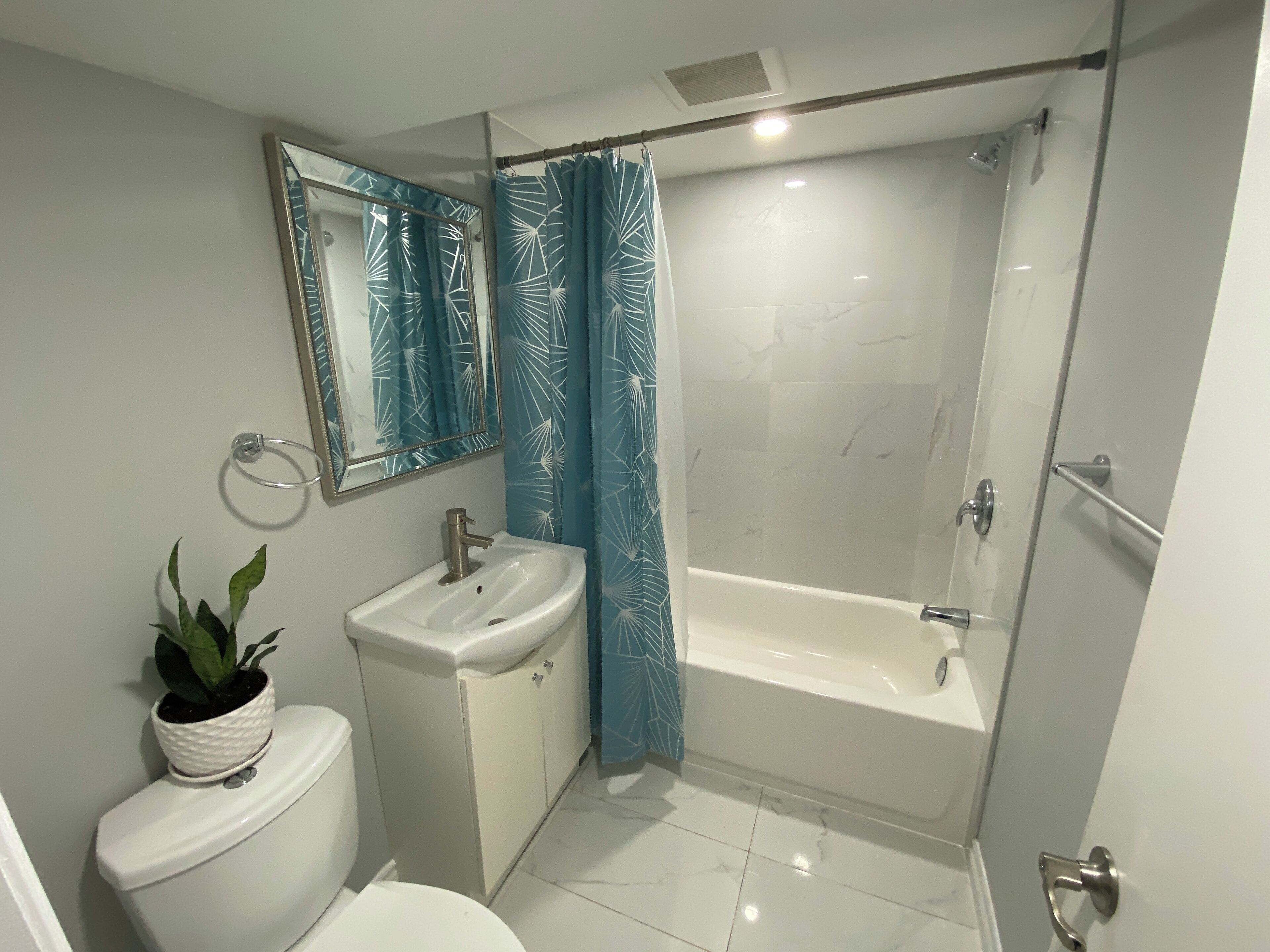 Serviettes fournies, savon, papier de toilette