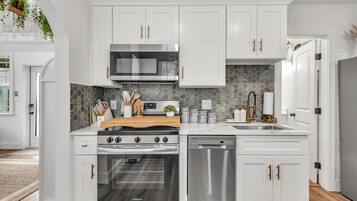 Condo, 1 King Bed with Sofa bed (La Barra #101) | Private kitchen | Oven, toaster