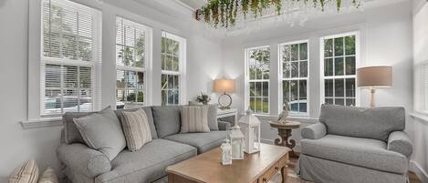 Condo, 1 cama King size y sofá cama (La Barra #101) | Área de sala de estar