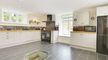 Dishwasher, cookware/dishes/utensils