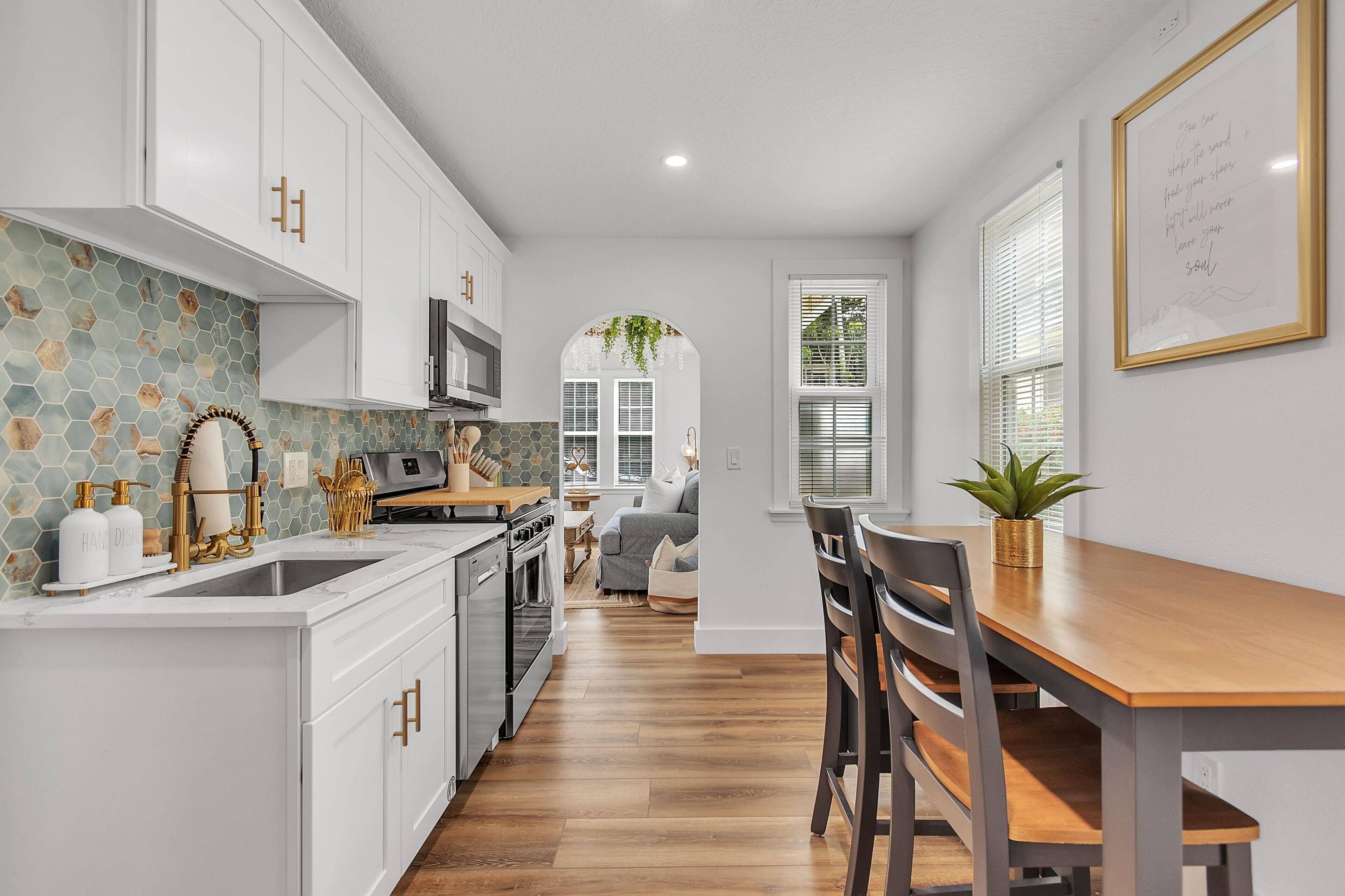 Condo, 1 King Bed with Sofa bed (La Barra #103) | Private kitchen | Oven, toaster
