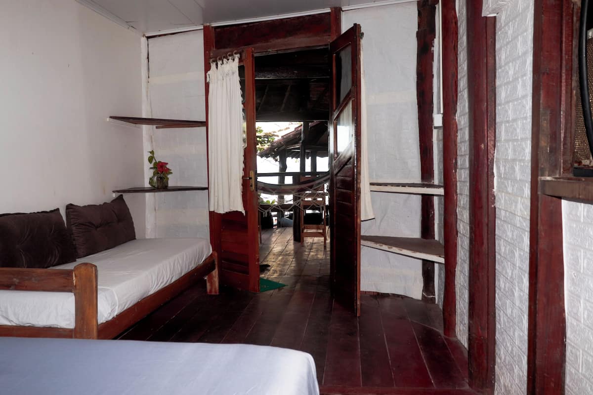 Wifi gratis y ropa de cama