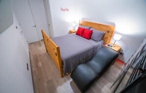 Tabla de planchar con plancha, Internet, ropa de cama