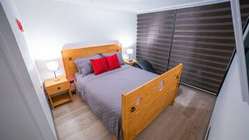 Iron/ironing board, internet, bed sheets