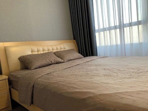Grand Suite, 1 Bedroom, Club Lounge Access, City View | Egyptian cotton sheets, premium bedding, down comforters - Kluxstay Masteri Q2 ThaoDien Residence (An Khanh)