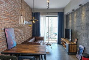 Presidential Suite, 2 Bedrooms, Club Lounge Access, City View | Egyptian cotton sheets, premium bedding, down comforters - Kluxstay Masteri Q2 ThaoDien Residence (An Khanh)