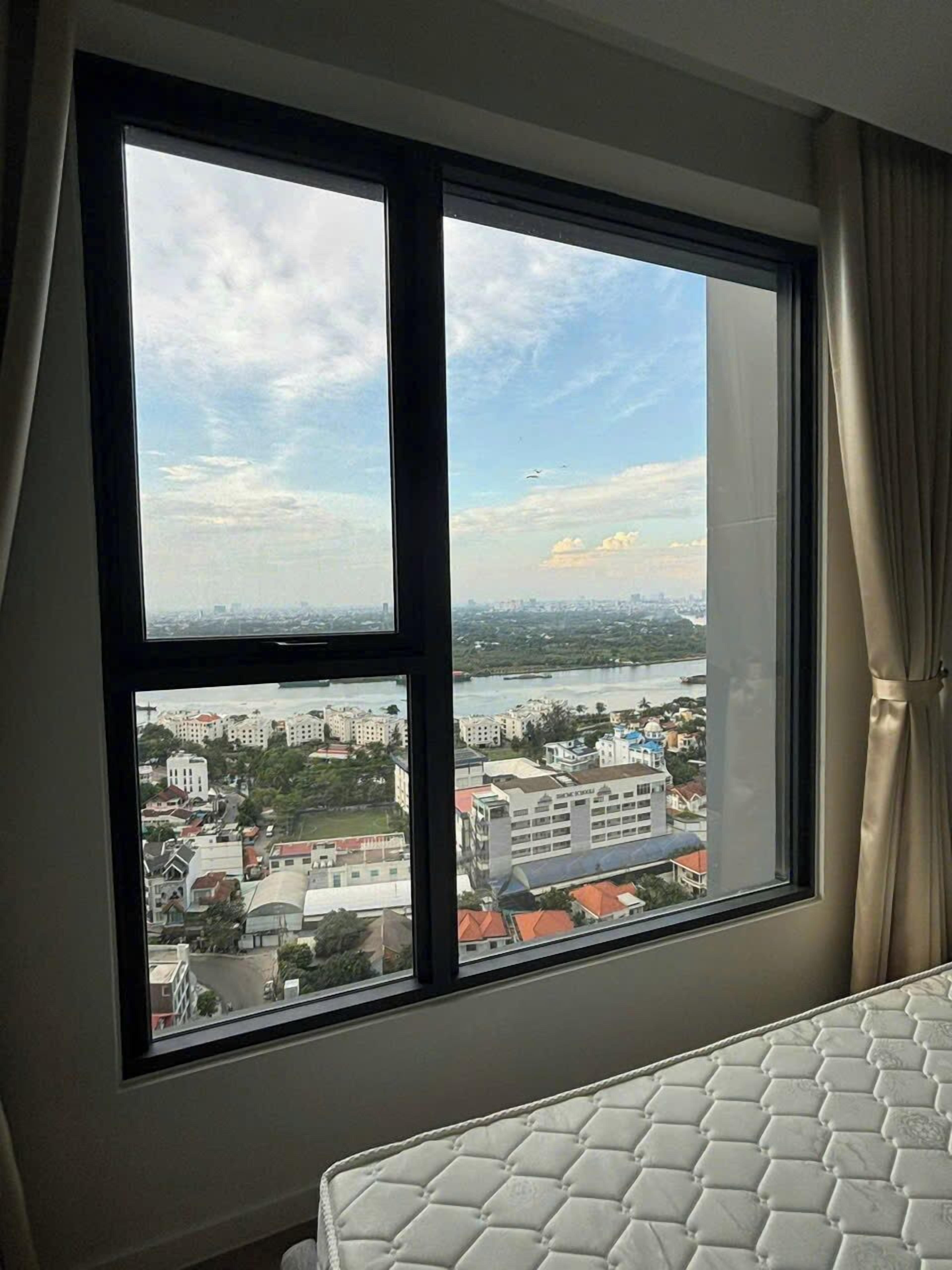 頂級套房, 1 間臥室, 可使用俱樂部酒廊, 城市景 | 埃及棉床單、高級寢具、羽絨被、記憶棉床墊